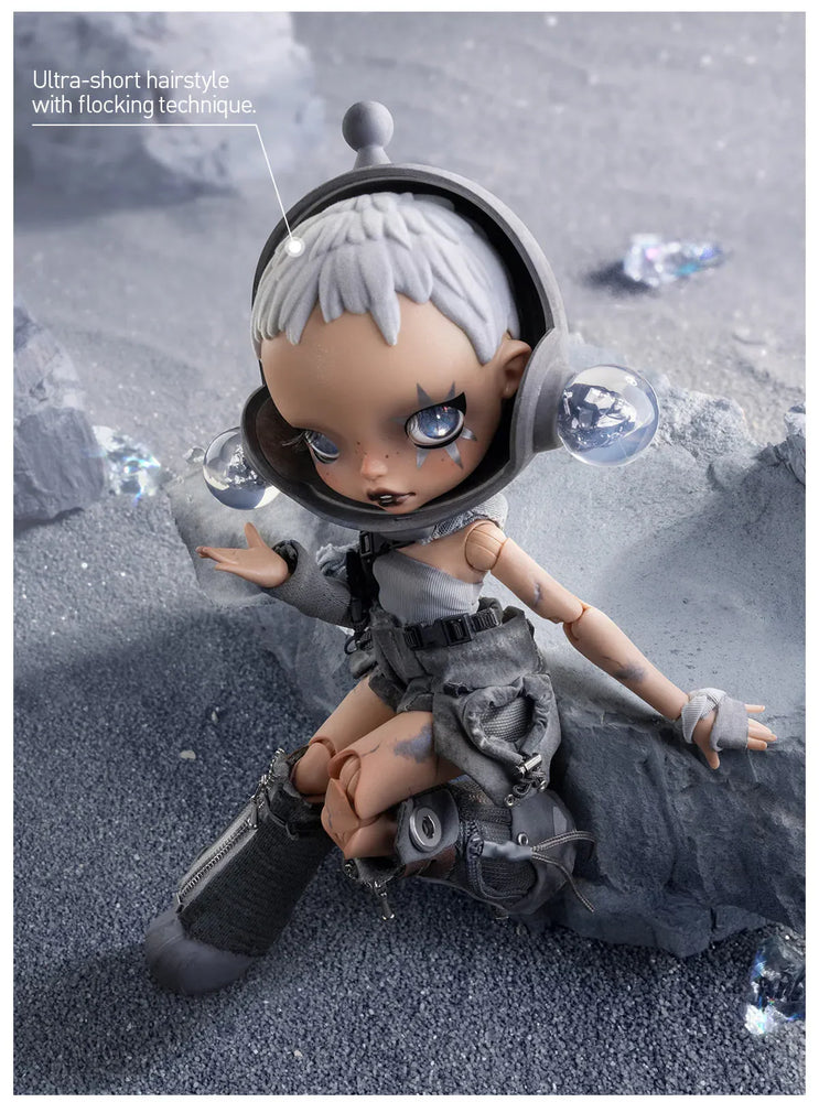 
                
                    Load image into Gallery viewer, Skullpanda Hamcus Luma Figure
                
            