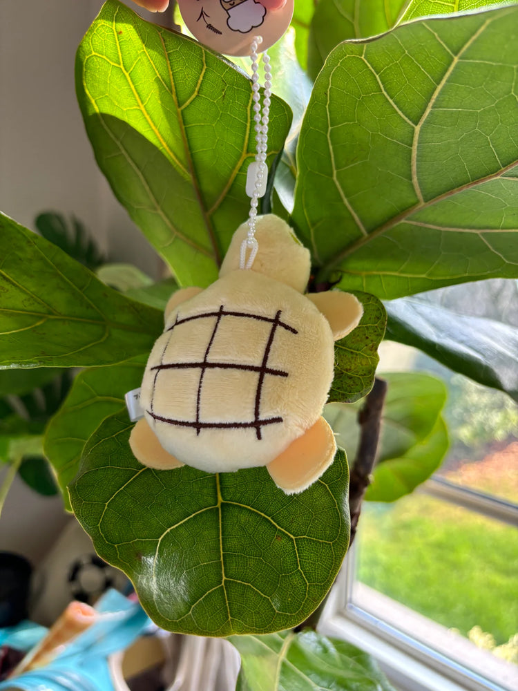 
                
                    Load image into Gallery viewer, Bun Turtle keychain
                
            
