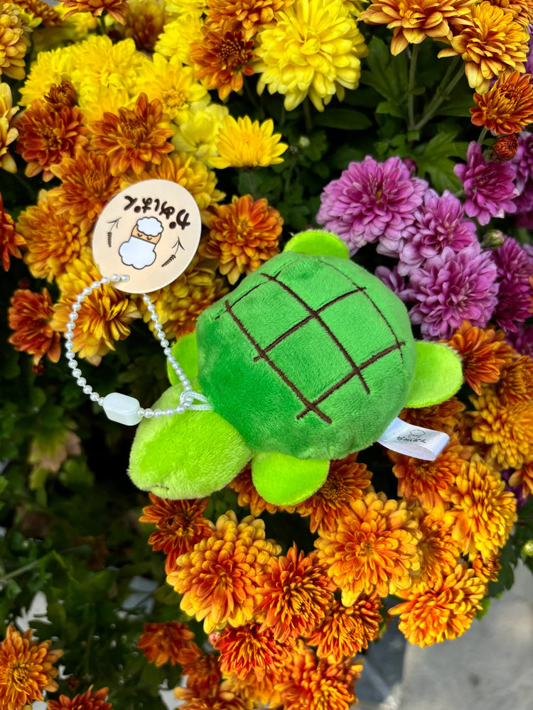 
                
                    Load image into Gallery viewer, Bun Turtle keychain
                
            