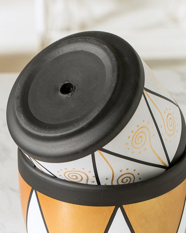 
                
                    Load image into Gallery viewer, Totem Pattern Pot
                
            