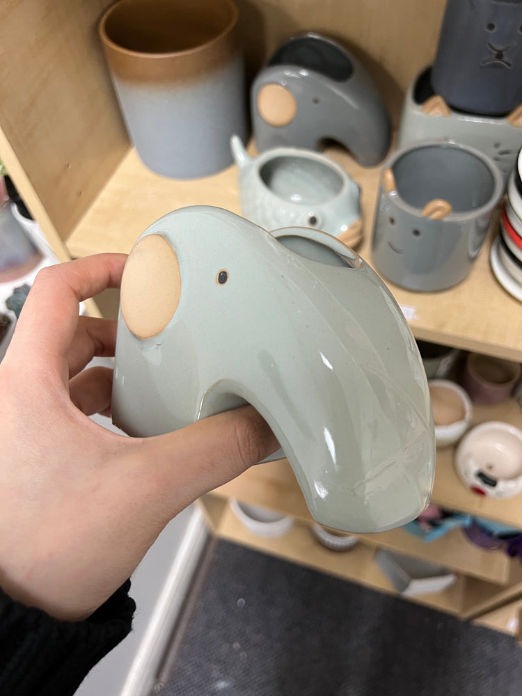 
                
                    Load image into Gallery viewer, The Discount (Cracked) Pot - 4.6
                
            