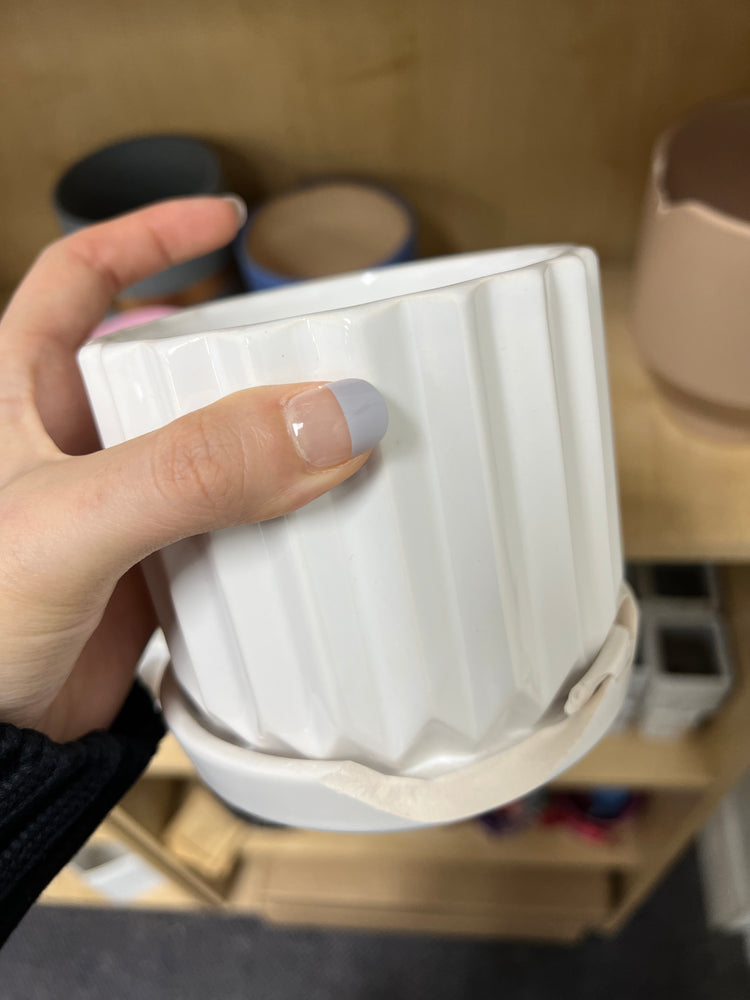 
                
                    Load image into Gallery viewer, The Discount (Cracked) Pot - 4.6
                
            