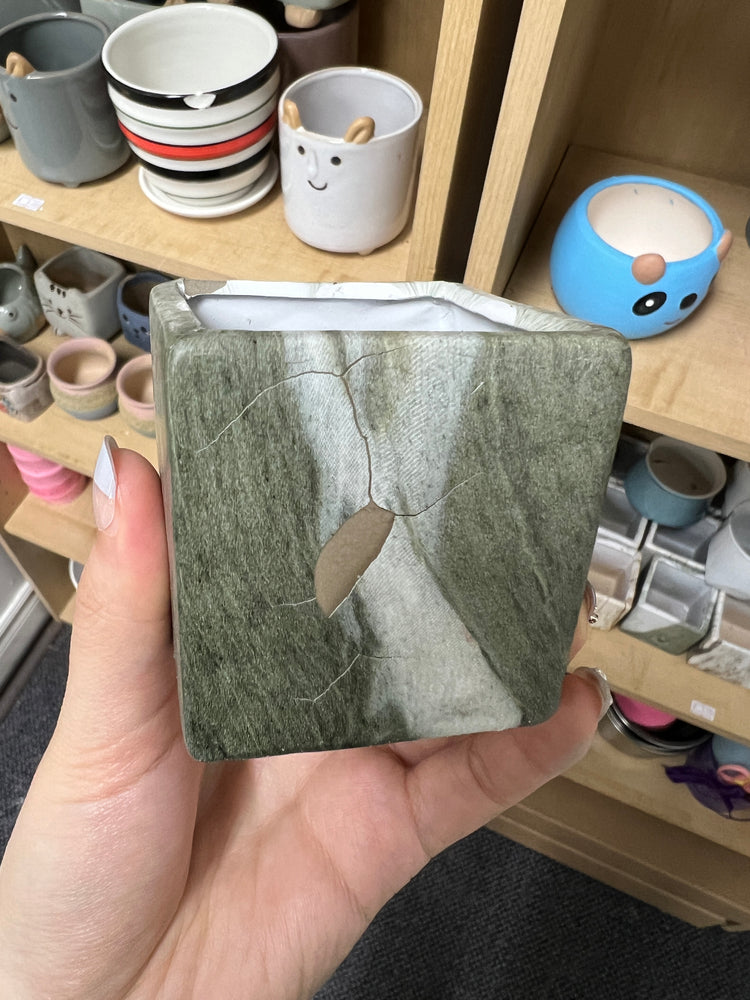 
                
                    Load image into Gallery viewer, The Discount (Cracked) Pot - 4.6
                
            