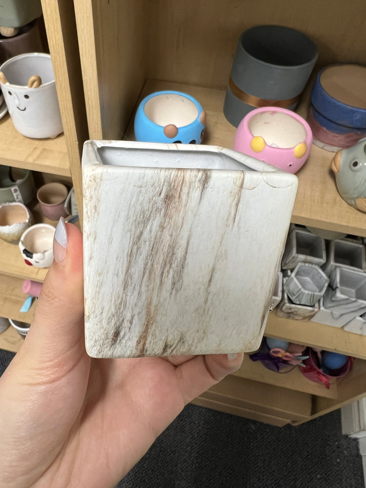 
                
                    Load image into Gallery viewer, The Discount (Cracked) Pot - 4.6
                
            